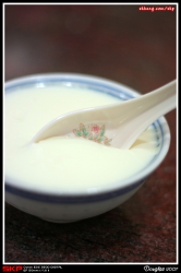 蛋白燉鮮奶