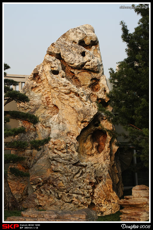 志蓮靜院, 石